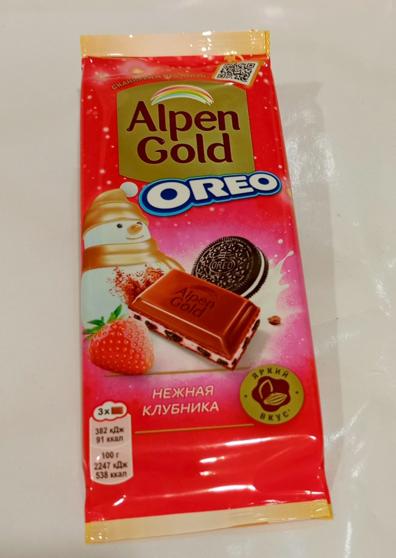 Шоколад ALPEN GOLD нежная клубника 85гр